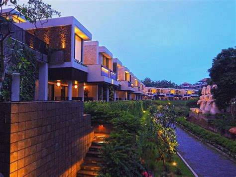 The Sterling Hotel and Villas .
